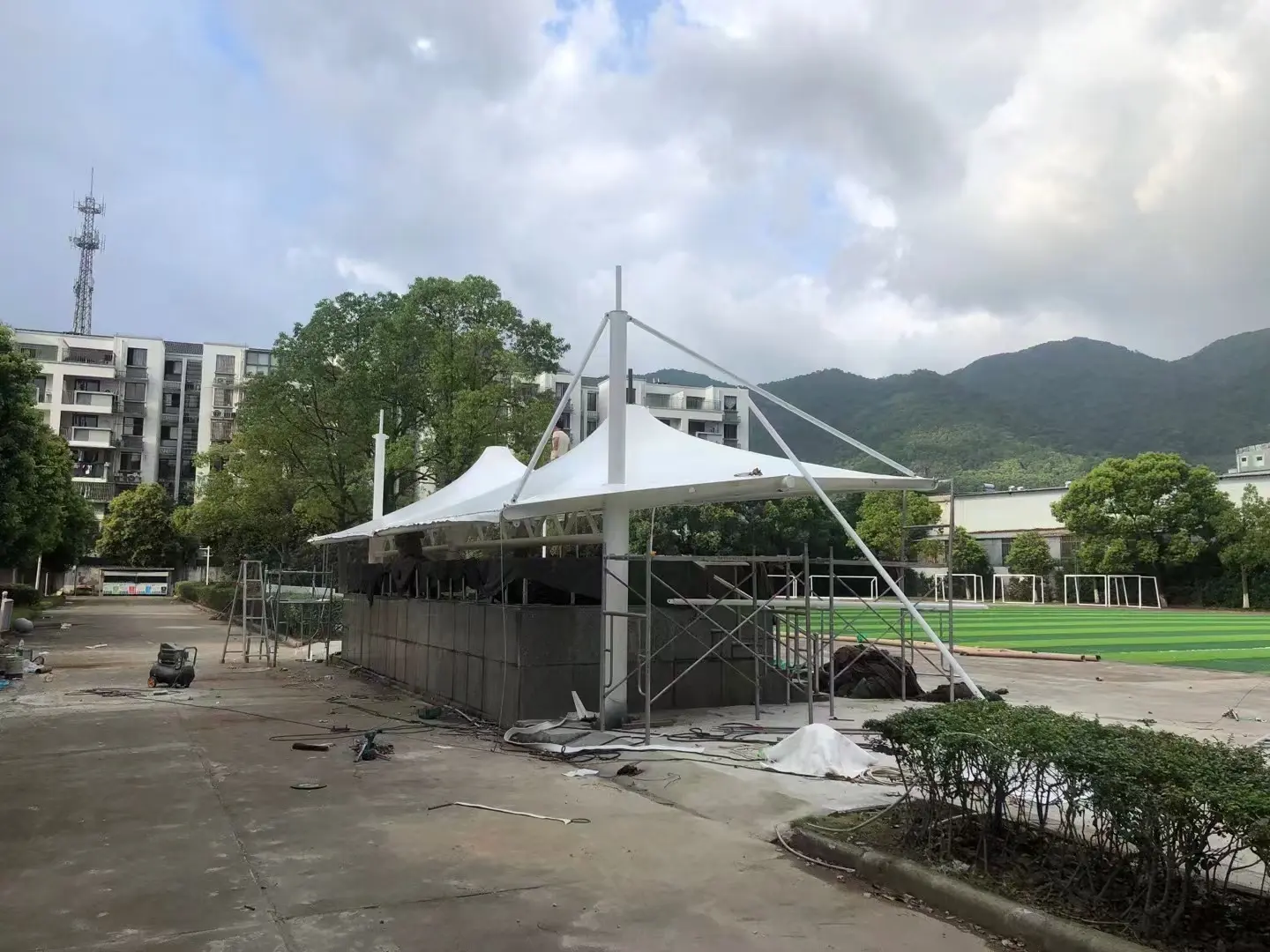 2026年贵州道真停车棚球场棚改造纪实：老旧雨棚换新，运维压力怎么降